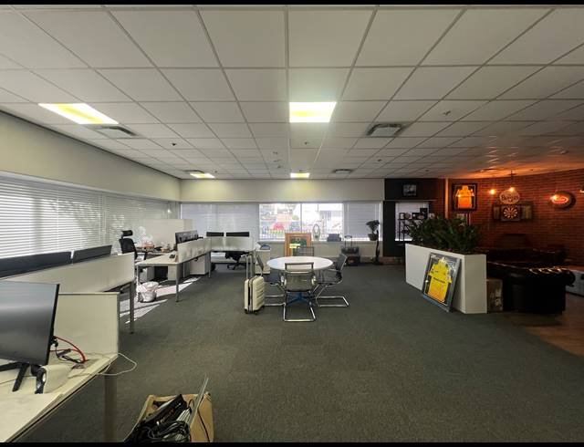 1,093M² OFFICE TO LET IN ROSEBANK